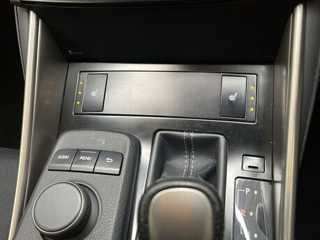Lexus Is 300H F SPORT 29