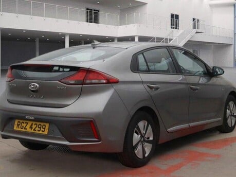 Hyundai IONIQ SE CONNECT MHEV 4