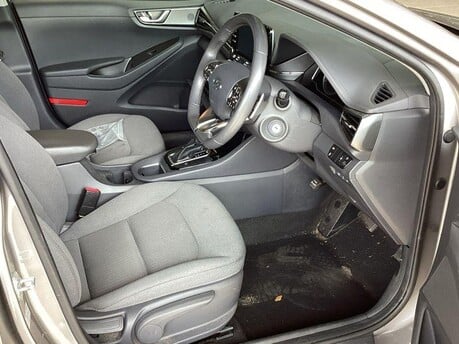 Hyundai IONIQ SE CONNECT MHEV 8