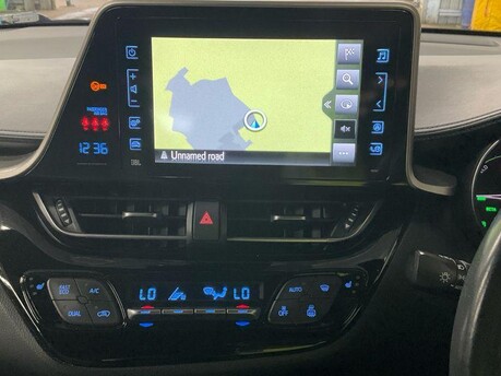 Toyota C-HR DYNAMIC 6