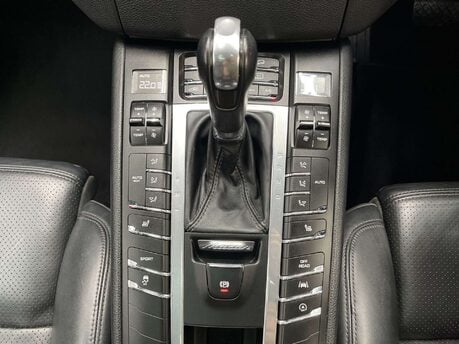 Porsche Macan 3.0 V6 S PDK 4WD Euro 6 (s/s) 5dr 37