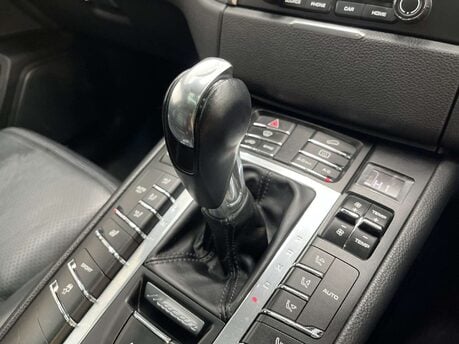 Porsche Macan 3.0 V6 S PDK 4WD Euro 6 (s/s) 5dr 36