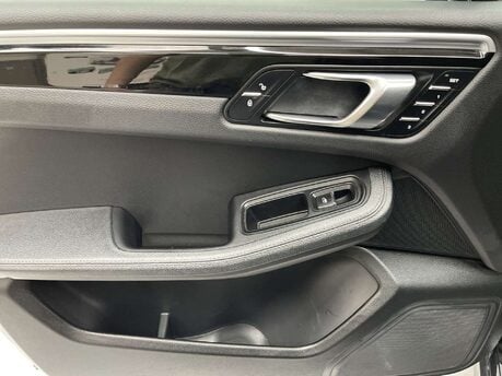 Porsche Macan 3.0 V6 S PDK 4WD Euro 6 (s/s) 5dr 44