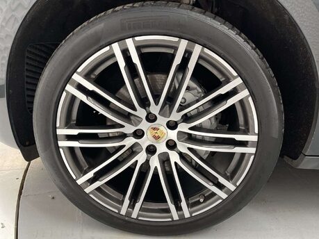 Porsche Macan 3.0 V6 S PDK 4WD Euro 6 (s/s) 5dr 9