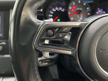 Porsche Macan 3.0 V6 S PDK 4WD Euro 6 (s/s) 5dr 33