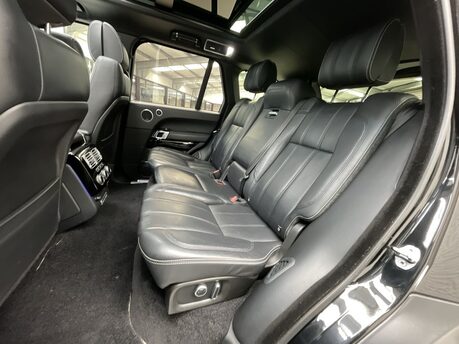 Land Rover Range Rover 3.0 TD V6 Autobiography Auto 4WD Euro 6 (s/s) 5dr 35