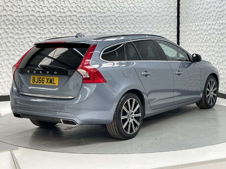 Volvo V60 2.4 D5 Twin Engine SE Nav Auto AWD Euro 6 (s/s) 5dr 3