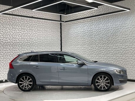 Volvo V60 2.4 D5 Twin Engine SE Nav Auto AWD Euro 6 (s/s) 5dr 4