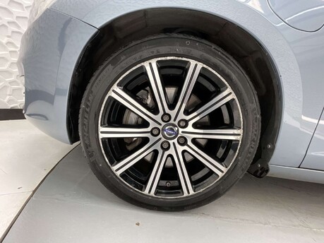 Volvo V60 2.4 D5 Twin Engine SE Nav Auto AWD Euro 6 (s/s) 5dr 9