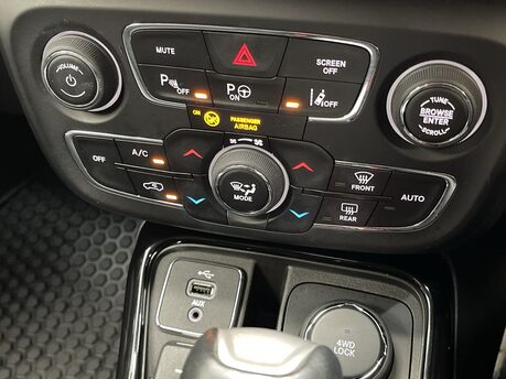 Jeep Compass 1.4T MultiAirII Limited Auto 4WD Euro 6 (s/s) 5dr 27