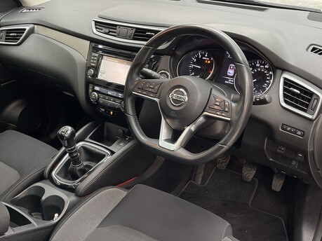 Nissan Qashqai 1.6 DIG-T N-Connecta Euro 6 (s/s) 5dr 10