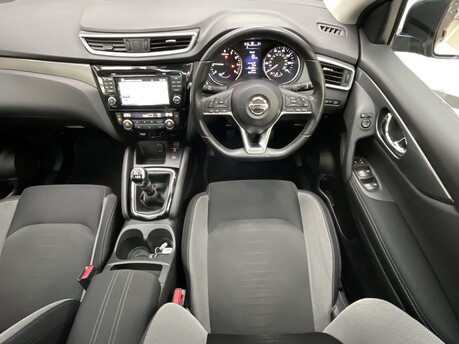 Nissan Qashqai 1.6 DIG-T N-Connecta Euro 6 (s/s) 5dr 13