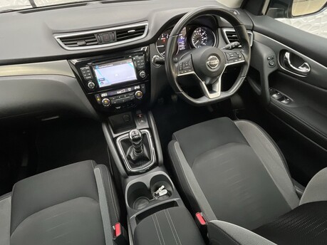 Nissan Qashqai 1.6 DIG-T N-Connecta Euro 6 (s/s) 5dr 14