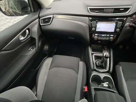 Nissan Qashqai 1.6 DIG-T N-Connecta Euro 6 (s/s) 5dr 15