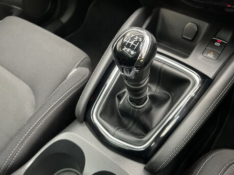 Nissan Qashqai 1.6 DIG-T N-Connecta Euro 6 (s/s) 5dr 29