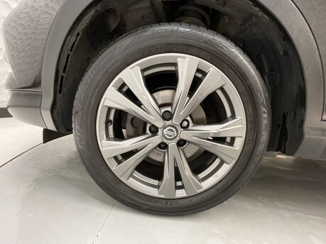 Nissan Qashqai 1.6 DIG-T N-Connecta Euro 6 (s/s) 5dr 38