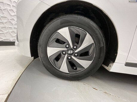 Hyundai IONIQ 1.6 h-GDi Premium SE DCT Euro 6 (s/s) 5dr 38