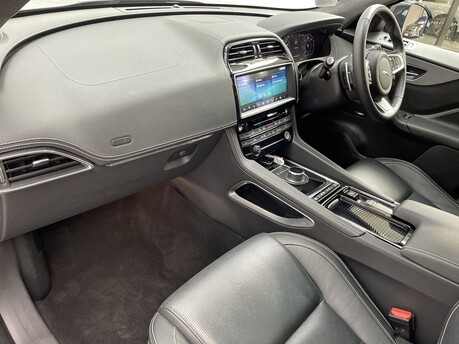 Jaguar F-Pace 2.0 D180 Chequered Flag Auto AWD Euro 6 (s/s) 5dr 11