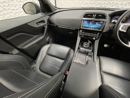 Jaguar F-Pace 2.0 D180 Chequered Flag Auto AWD Euro 6 (s/s) 5dr 15