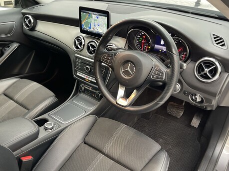 Mercedes-Benz GLA 1.6 GLA180 Urban Edition 7G-DCT Euro 6 (s/s) 5dr 10