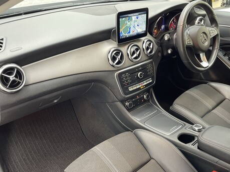Mercedes-Benz GLA 1.6 GLA180 Urban Edition 7G-DCT Euro 6 (s/s) 5dr 11
