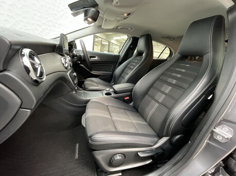 Mercedes-Benz GLA 1.6 GLA180 Urban Edition 7G-DCT Euro 6 (s/s) 5dr 12