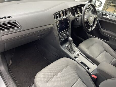 Volkswagen Golf 2.0 TDI SE Nav DSG Euro 6 (s/s) 5dr 11