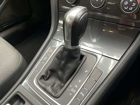 Volkswagen Golf 2.0 TDI SE Nav DSG Euro 6 (s/s) 5dr 30