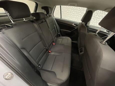 Volkswagen Golf 2.0 TDI SE Nav DSG Euro 6 (s/s) 5dr 33
