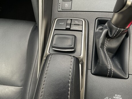 Lexus Is 2.5 300h Advance E-CVT Euro 6 (s/s) 4dr 31