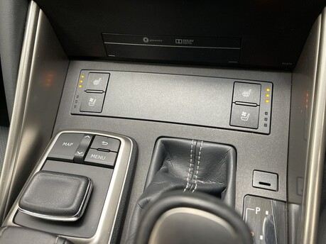 Lexus Is 2.5 300h Advance E-CVT Euro 6 (s/s) 4dr 32