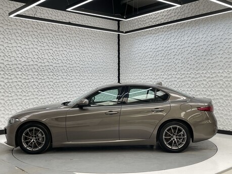 Alfa Romeo Giulia 2.0T Super Auto Euro 6 (s/s) 4dr 4