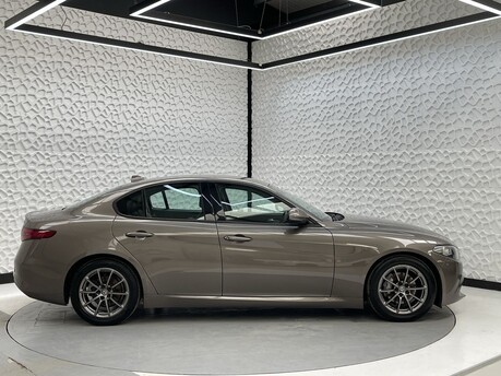 Alfa Romeo Giulia 2.0T Super Auto Euro 6 (s/s) 4dr 8