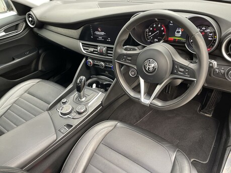 Alfa Romeo Giulia 2.0T Super Auto Euro 6 (s/s) 4dr 10