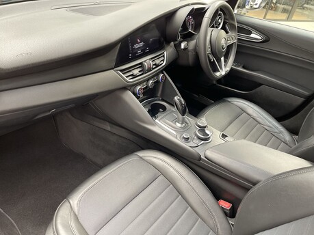 Alfa Romeo Giulia 2.0T Super Auto Euro 6 (s/s) 4dr 11