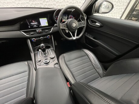 Alfa Romeo Giulia 2.0T Super Auto Euro 6 (s/s) 4dr 14