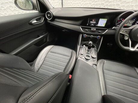 Alfa Romeo Giulia 2.0T Super Auto Euro 6 (s/s) 4dr 15