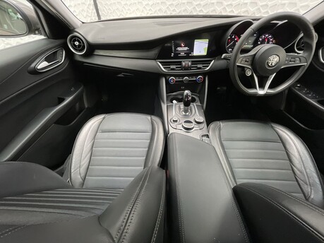 Alfa Romeo Giulia 2.0T Super Auto Euro 6 (s/s) 4dr 16