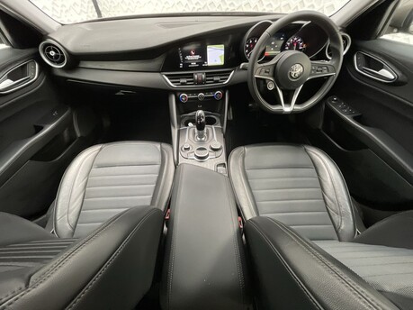Alfa Romeo Giulia 2.0T Super Auto Euro 6 (s/s) 4dr 17