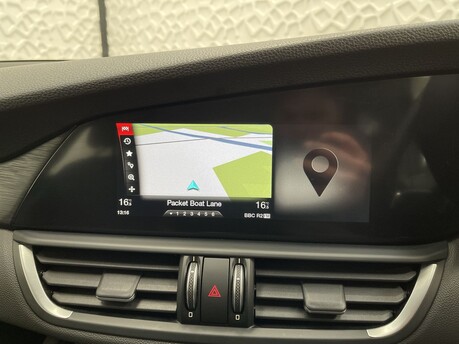 Alfa Romeo Giulia 2.0T Super Auto Euro 6 (s/s) 4dr 26