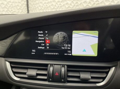 Alfa Romeo Giulia 2.0T Super Auto Euro 6 (s/s) 4dr 27