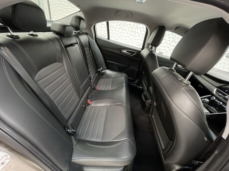 Alfa Romeo Giulia 2.0T Super Auto Euro 6 (s/s) 4dr 33