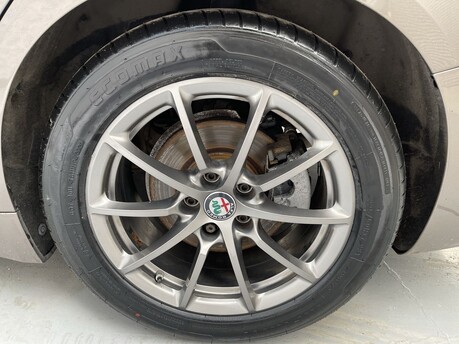 Alfa Romeo Giulia 2.0T Super Auto Euro 6 (s/s) 4dr 41