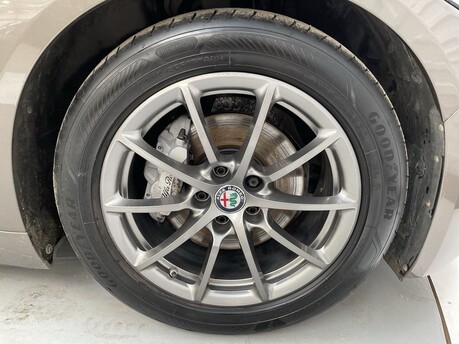 Alfa Romeo Giulia 2.0T Super Auto Euro 6 (s/s) 4dr 42