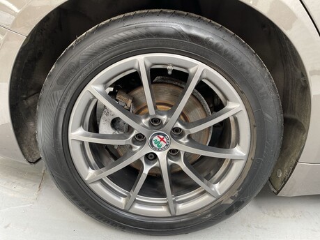 Alfa Romeo Giulia 2.0T Super Auto Euro 6 (s/s) 4dr 43