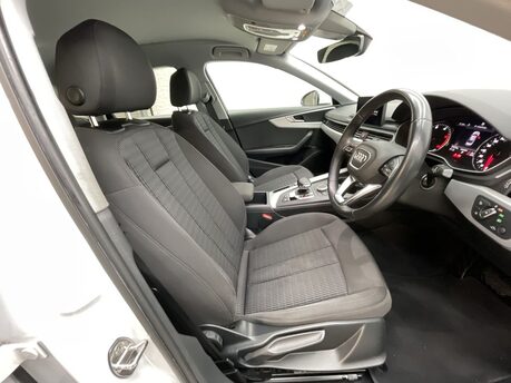 Audi A4 2.0 TDI 35 SE S Tronic Euro 6 (s/s) 4dr 9