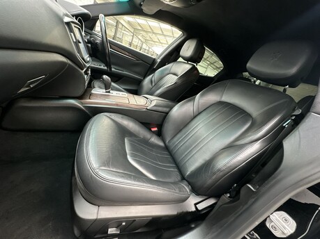 Maserati Ghibli 3.0D V6 ZF Euro 5 (s/s) 4dr 12