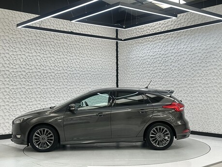 Ford Focus 1.0 Focus ST-Line 5dr 4