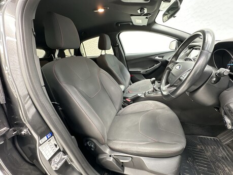 Ford Focus 1.0 Focus ST-Line 5dr 9