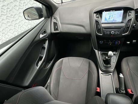 Ford Focus 1.0 Focus ST-Line 5dr 15